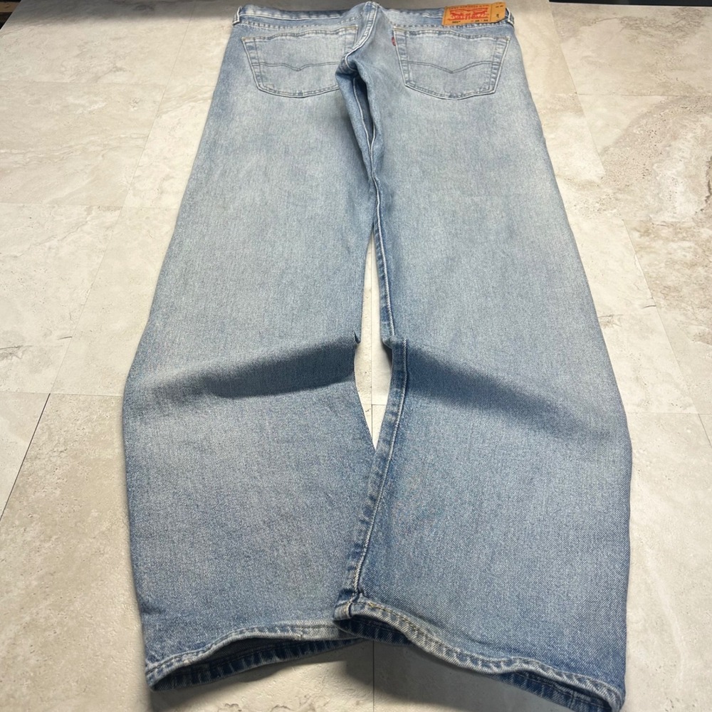 Levi's 501 Original Fit Light Wash Men's Size 36x34 Button Fly Straight Jeans